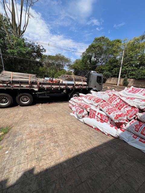 20260916-1132-97-Carregamento-de-bobinas--andaimes-e-la-para-obras86.jpg